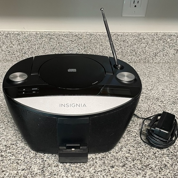 EUC “Insignia” CD BoomBox With FM Radio & Dock4 iPhone; User & Quick Setup Guide - Picture 1 of 17